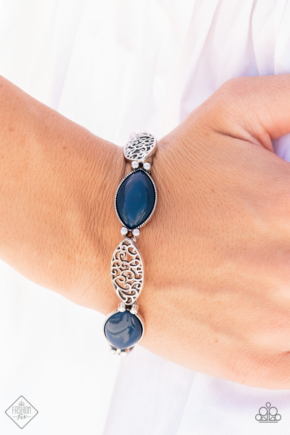Paparazzi -Jewelry, Glimpses of Malibu - Complete Trend Blend Fashion-Fix-Set.
