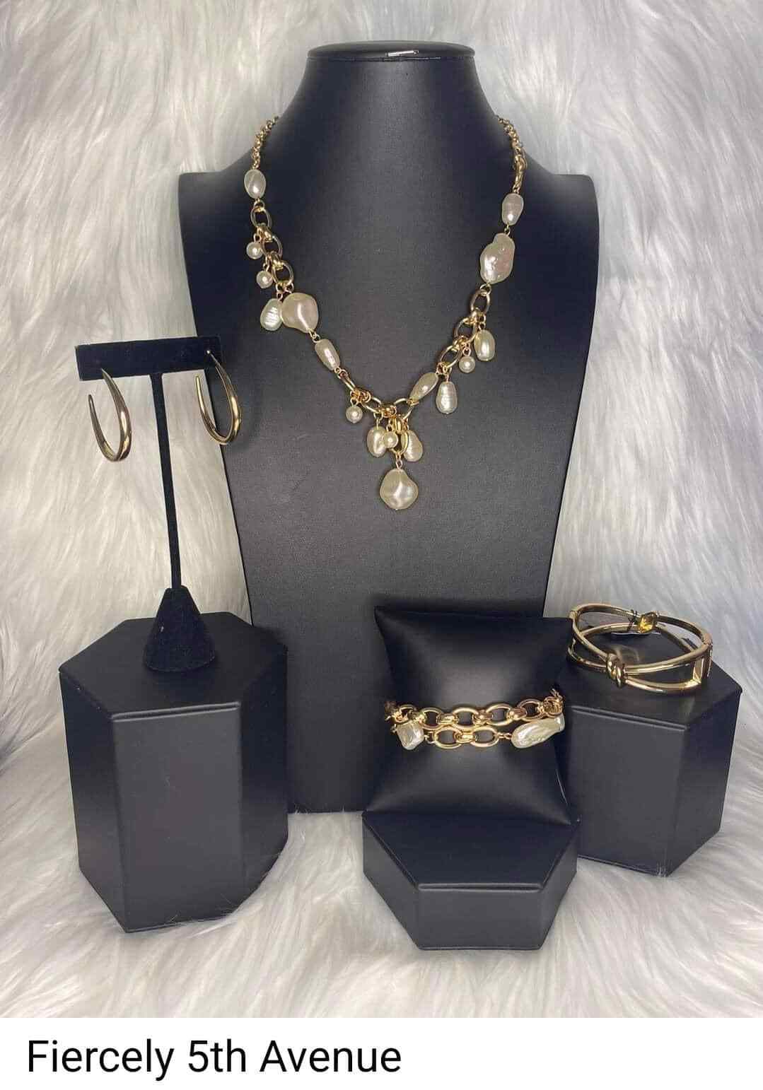Paparazzi -Jewelry, Fiercely 5th Avenue Gold Fashion-Fix-Set.