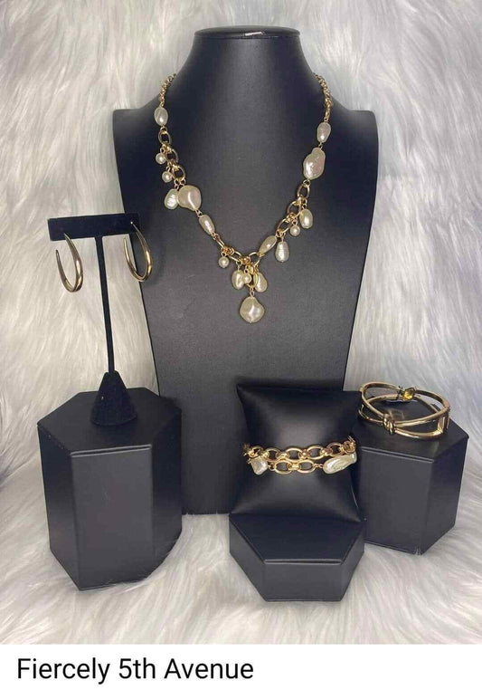 Paparazzi -Jewelry, Fiercely 5th Avenue Gold Fashion-Fix-Set.