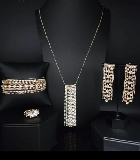 Paparazzi -Jewelry, Magnificent Musings Gold Fashion-Fix-Set.