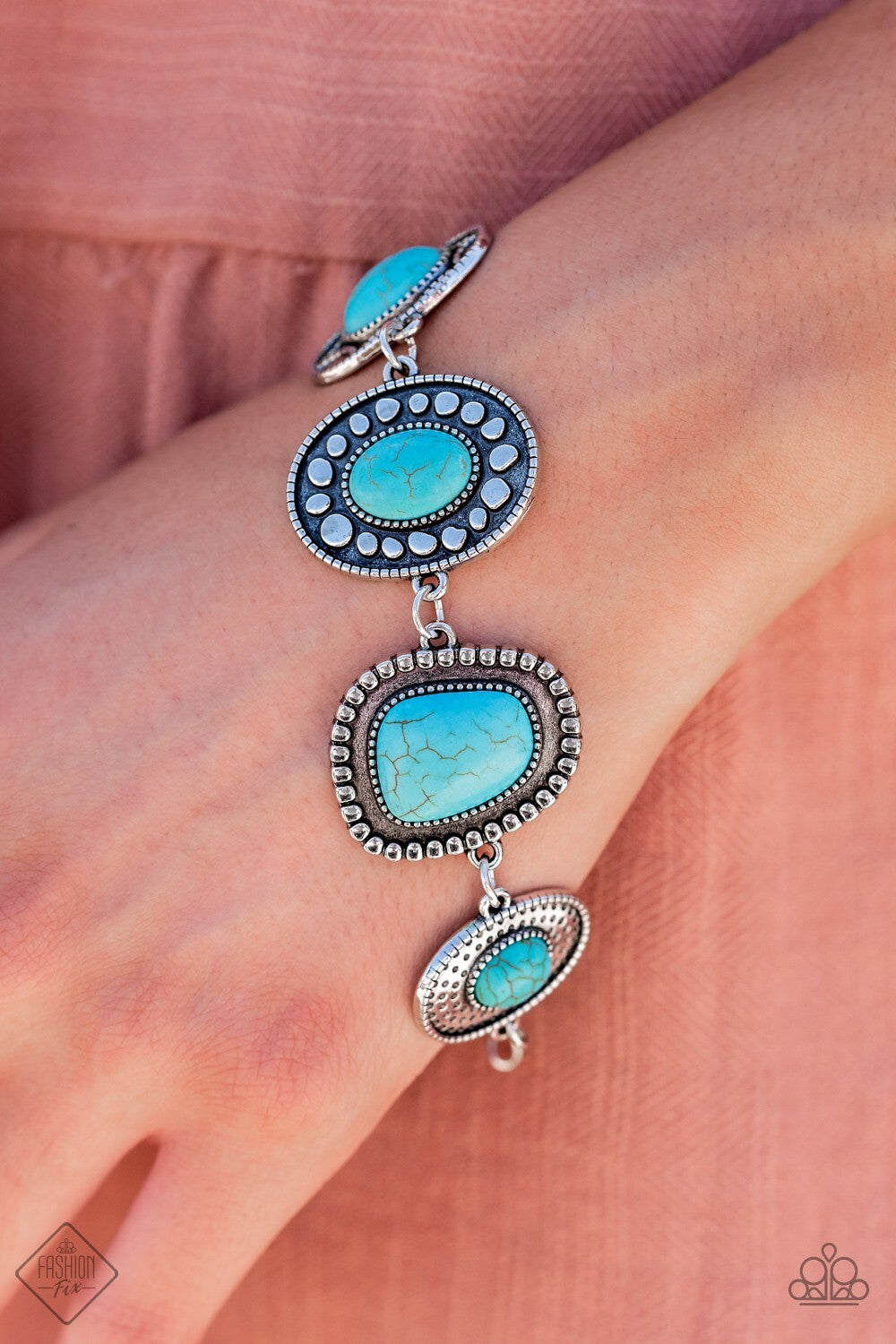 Paparazzi -Jewelry, Simply Santa Fe - Complete Trend Blend Fashion-Fix-Set.