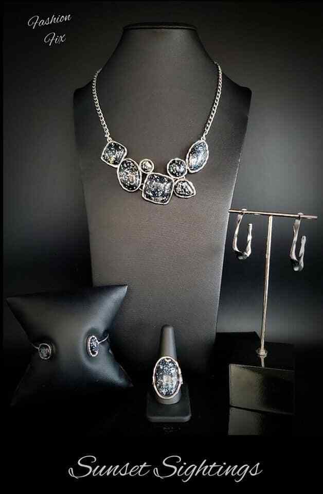 Paparazzi -Jewelry, Sunset Sightings - Complete Trend Blend Fashion-Fix-Set.