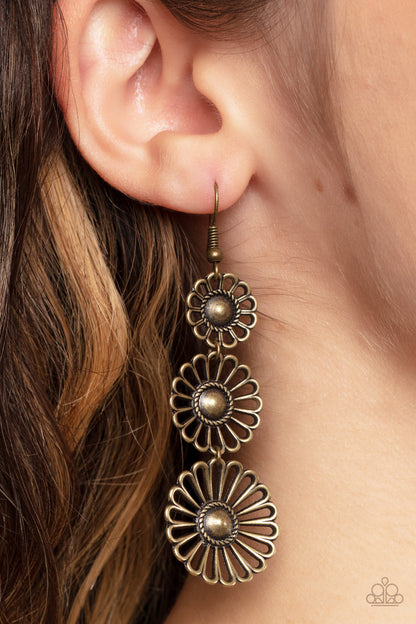 Paparazzi-Jewelry, Gazebo Garden - Brass - Earrings